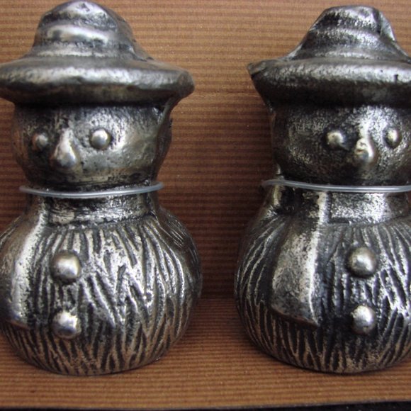 Snowmen Salt and Pepper Shakers ~ NWT ~ New In Box - Picture 3 of 6